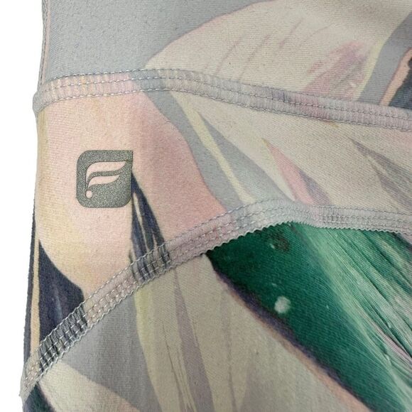 Fabletics Leggings Size S Mid Rise Crop Leaf Print Active Wear Athleisure Casual - Picture 6 of 8